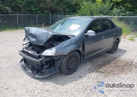 2010 Volkswagen Jetta S z USA, uszkodzony, nr VIN 3VWJZ7AJ5AM007189